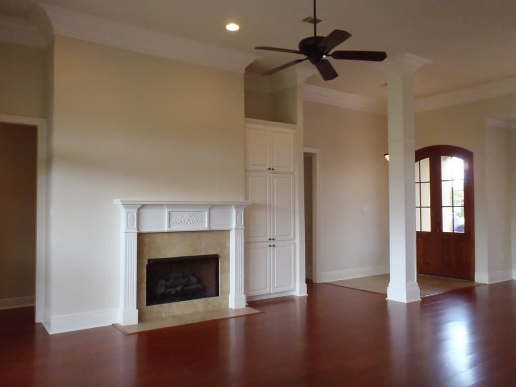 Prairieville House: 43118 Beacon St.