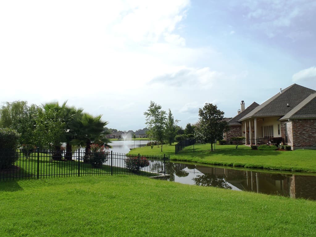 Prairieville House: 43118 Beacon St.