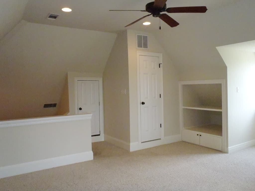 Prairieville House: 43118 Beacon St.