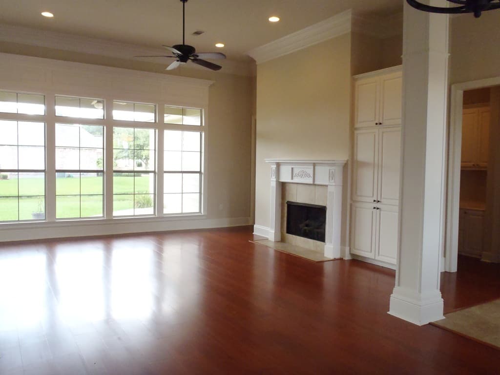 Prairieville House: 43118 Beacon St.
