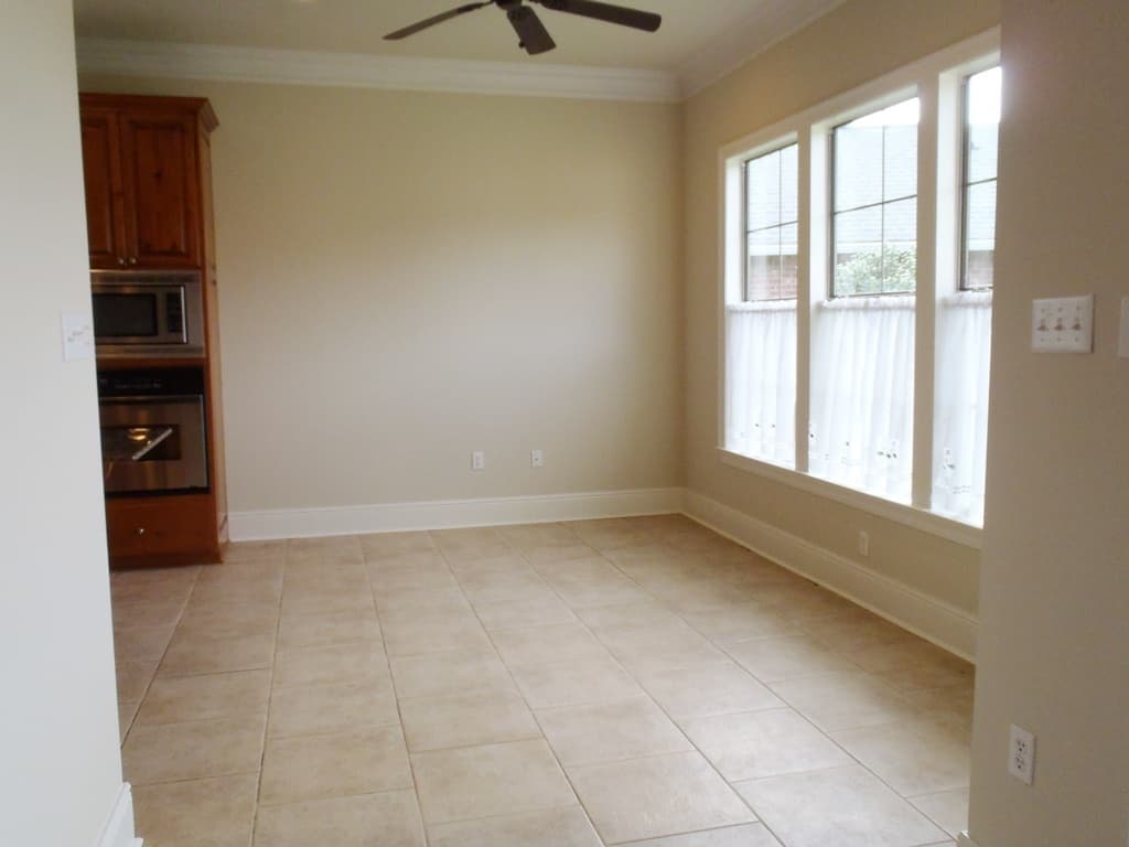 Prairieville House: 43118 Beacon St.