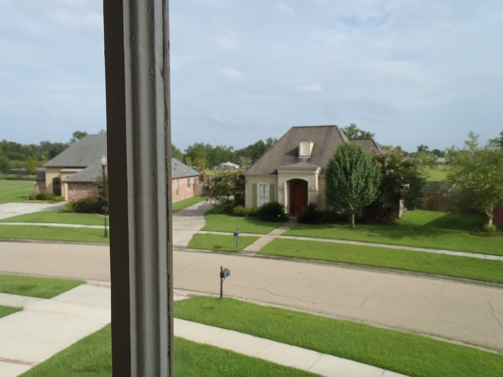 Prairieville House: 43118 Beacon St.