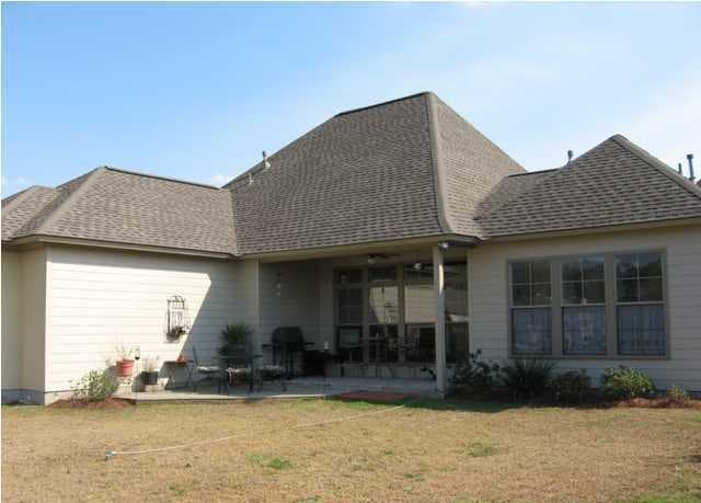 Prairieville House: 43118 Beacon St.