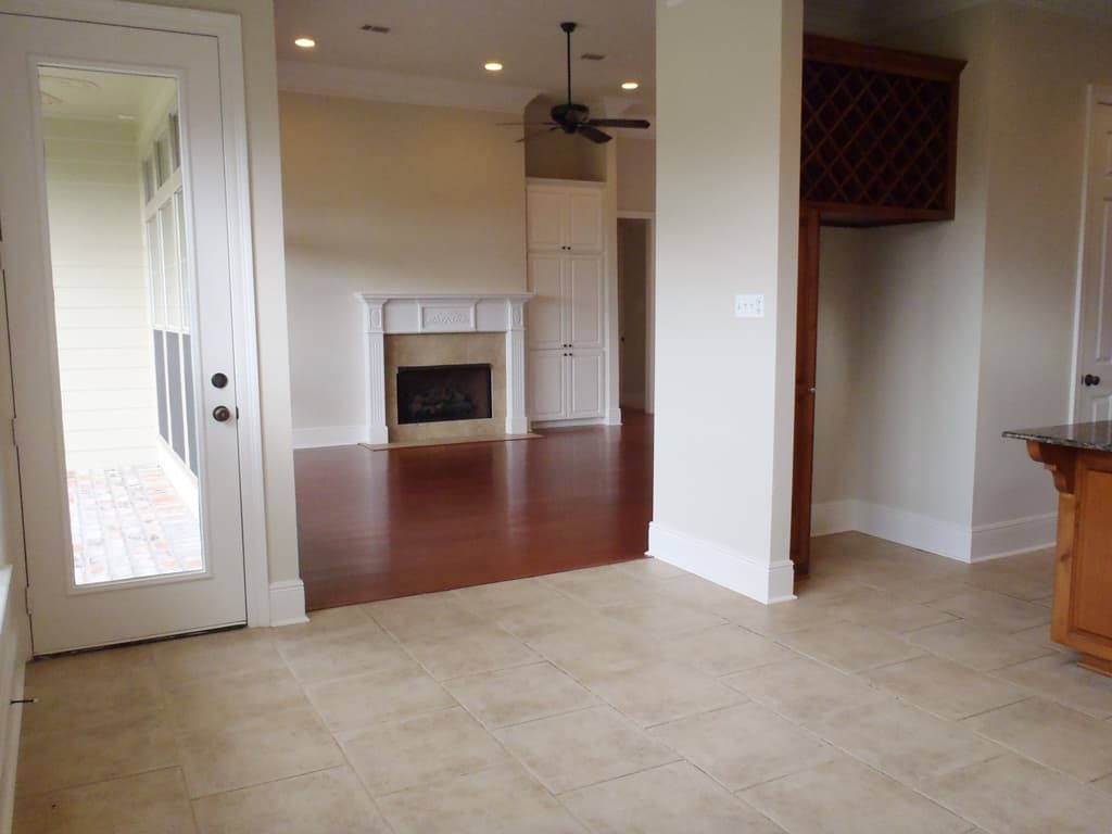 Prairieville House: 43118 Beacon St.