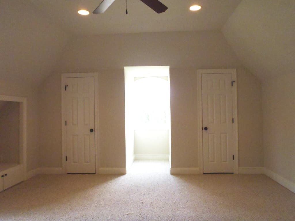 Prairieville House: 43118 Beacon St.