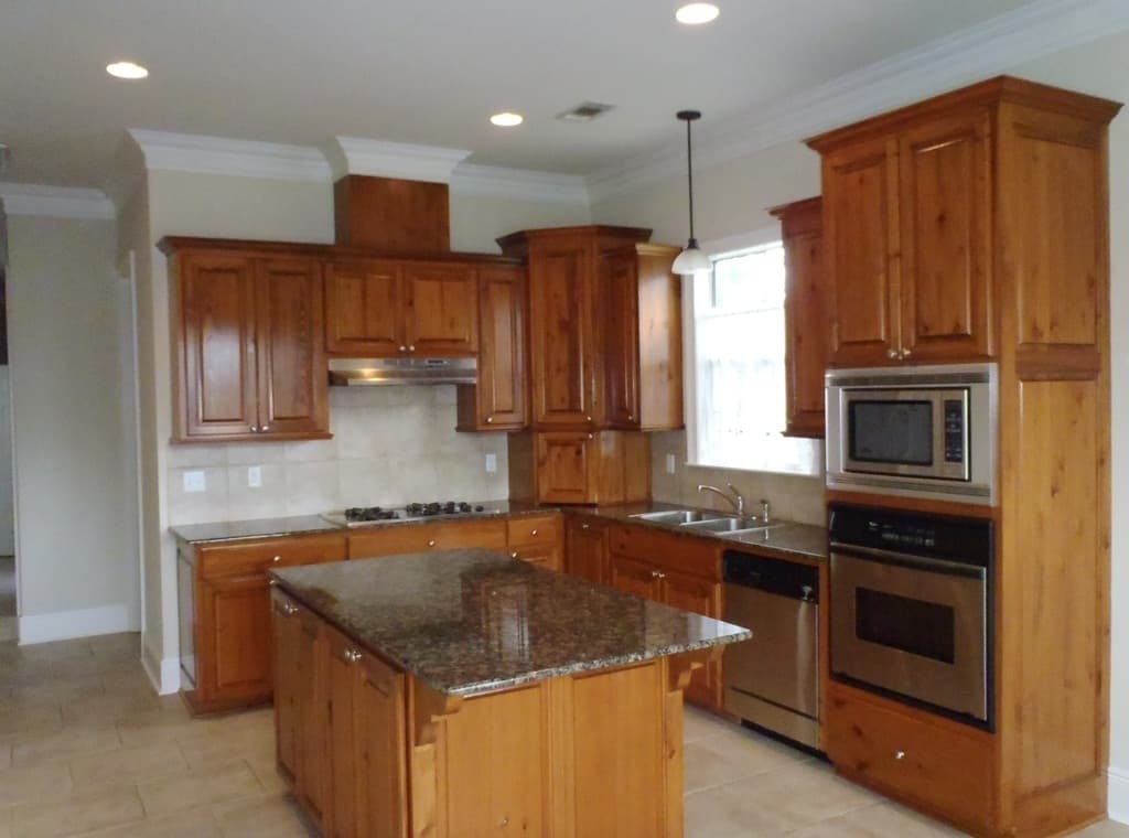 Prairieville House: 43118 Beacon St.