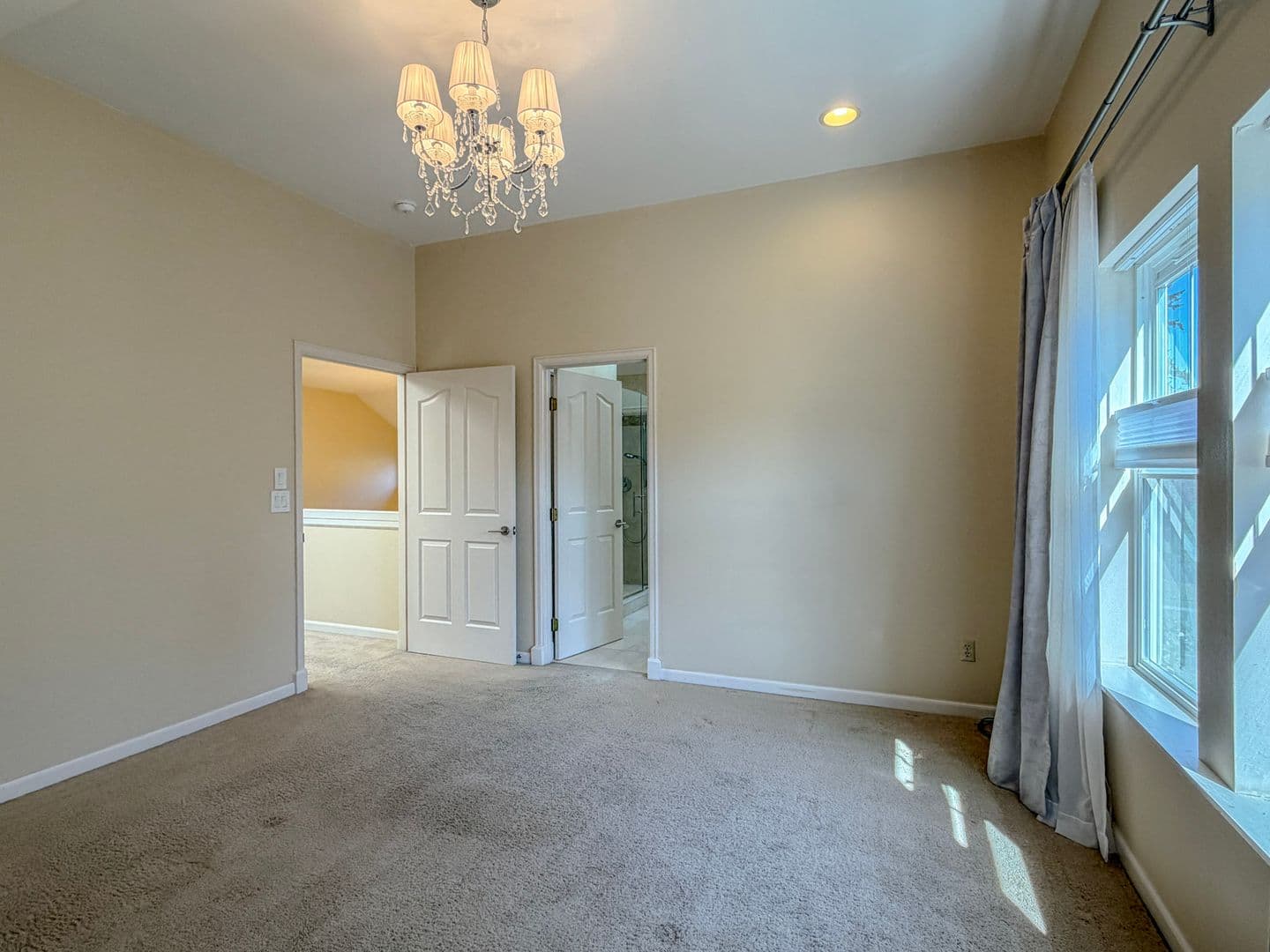 Kenmore House: 9017 NE 145th Pl