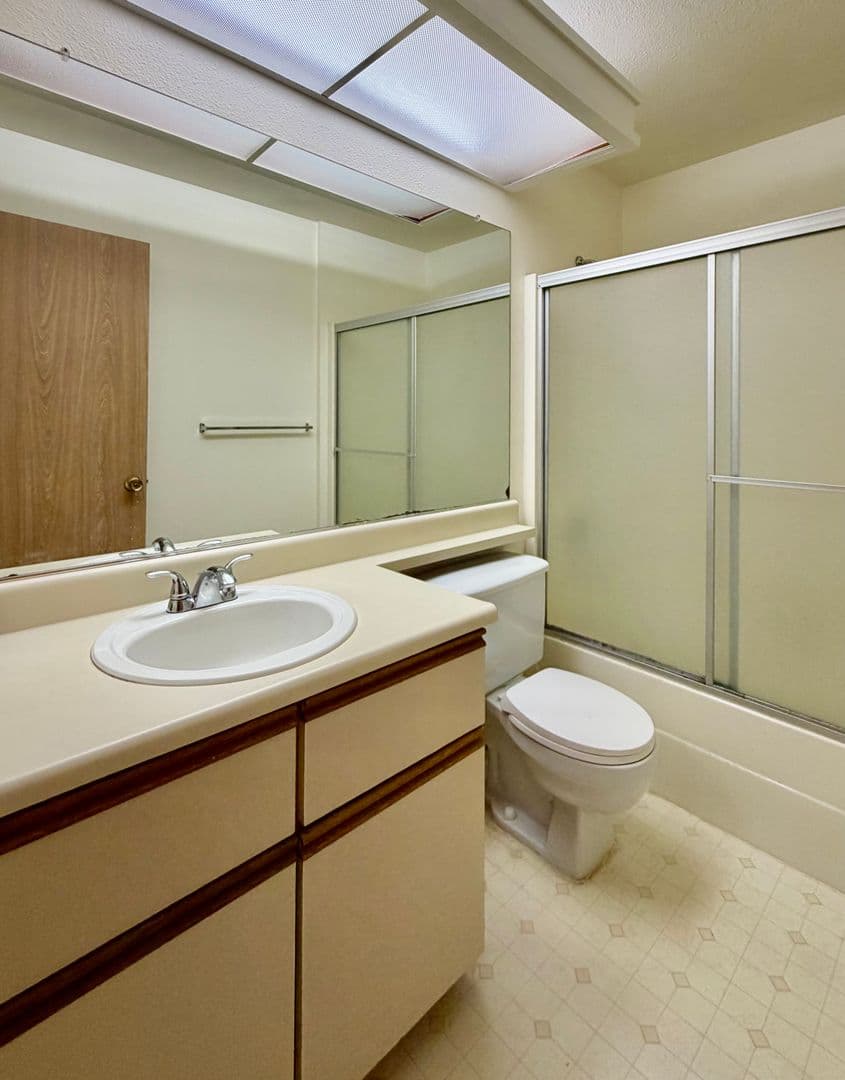 Bellevue Condo: 1276 Bellevue Way NE #4