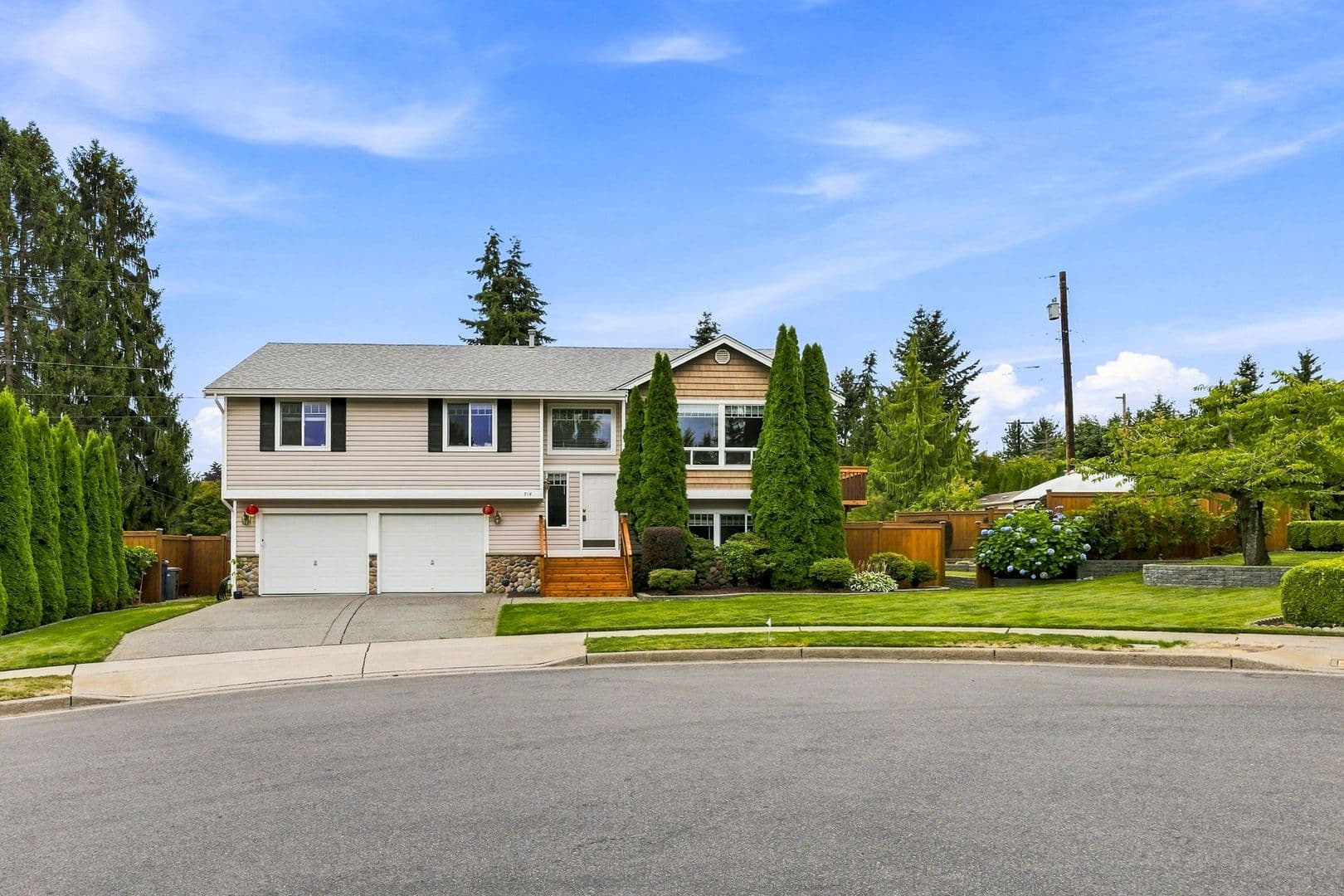 Lynnwood House: 714 144th St SW
