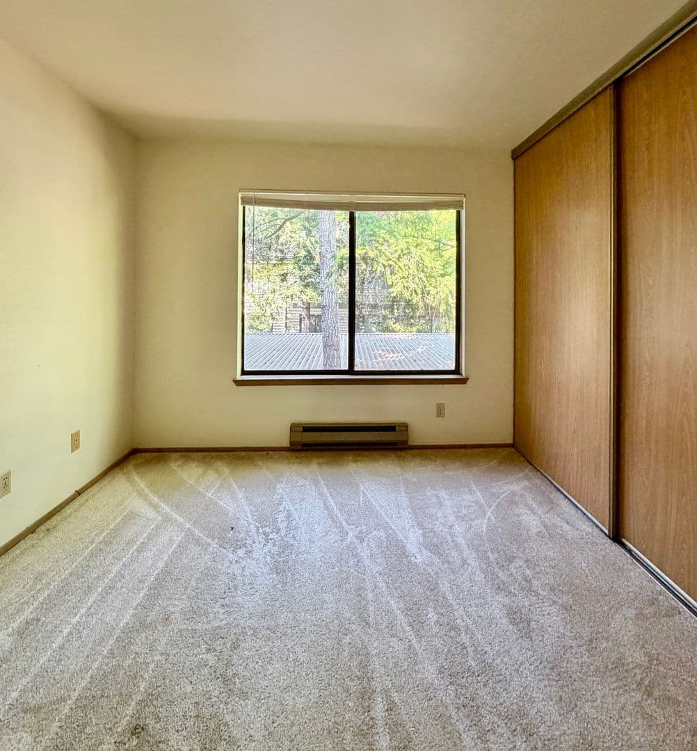 Bellevue Condo: 1276 Bellevue Way NE #4