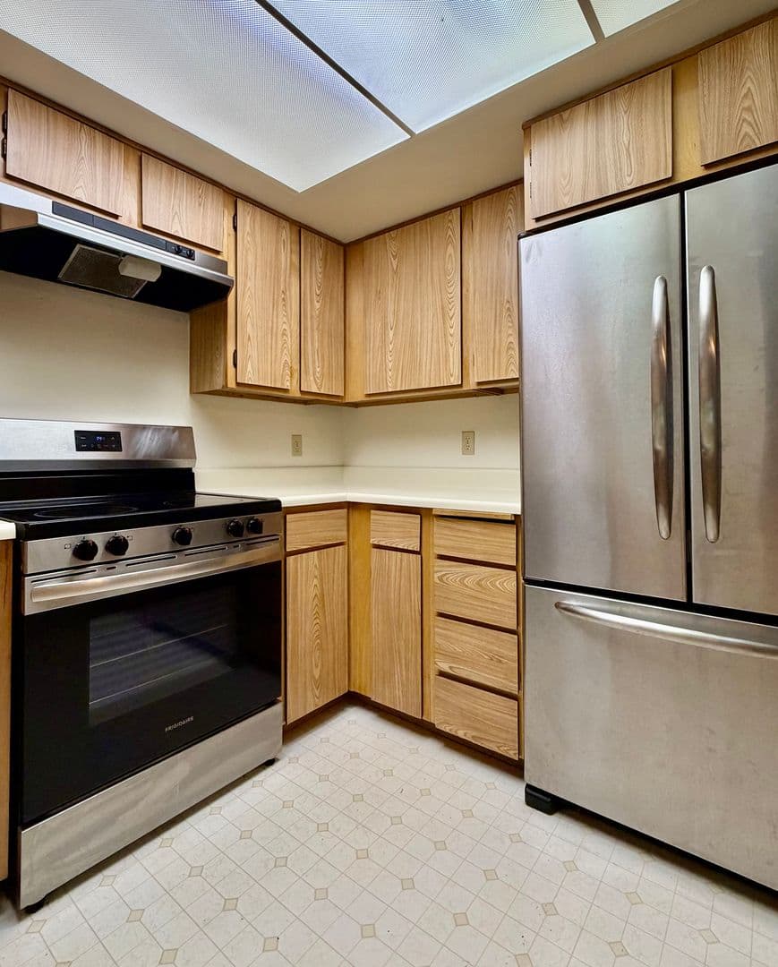 Bellevue Condo: 1276 Bellevue Way NE #4