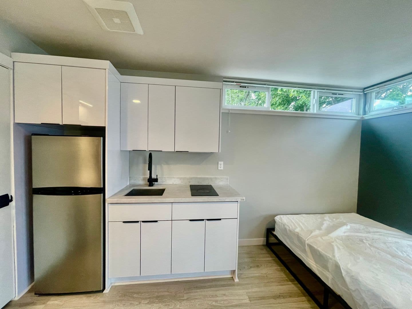 Seattle Apartment: 5253 15th Ave NE