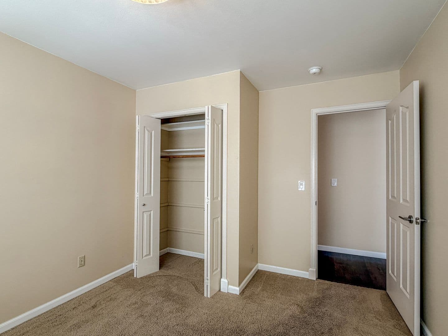 Kenmore House: 9017 NE 145th Pl