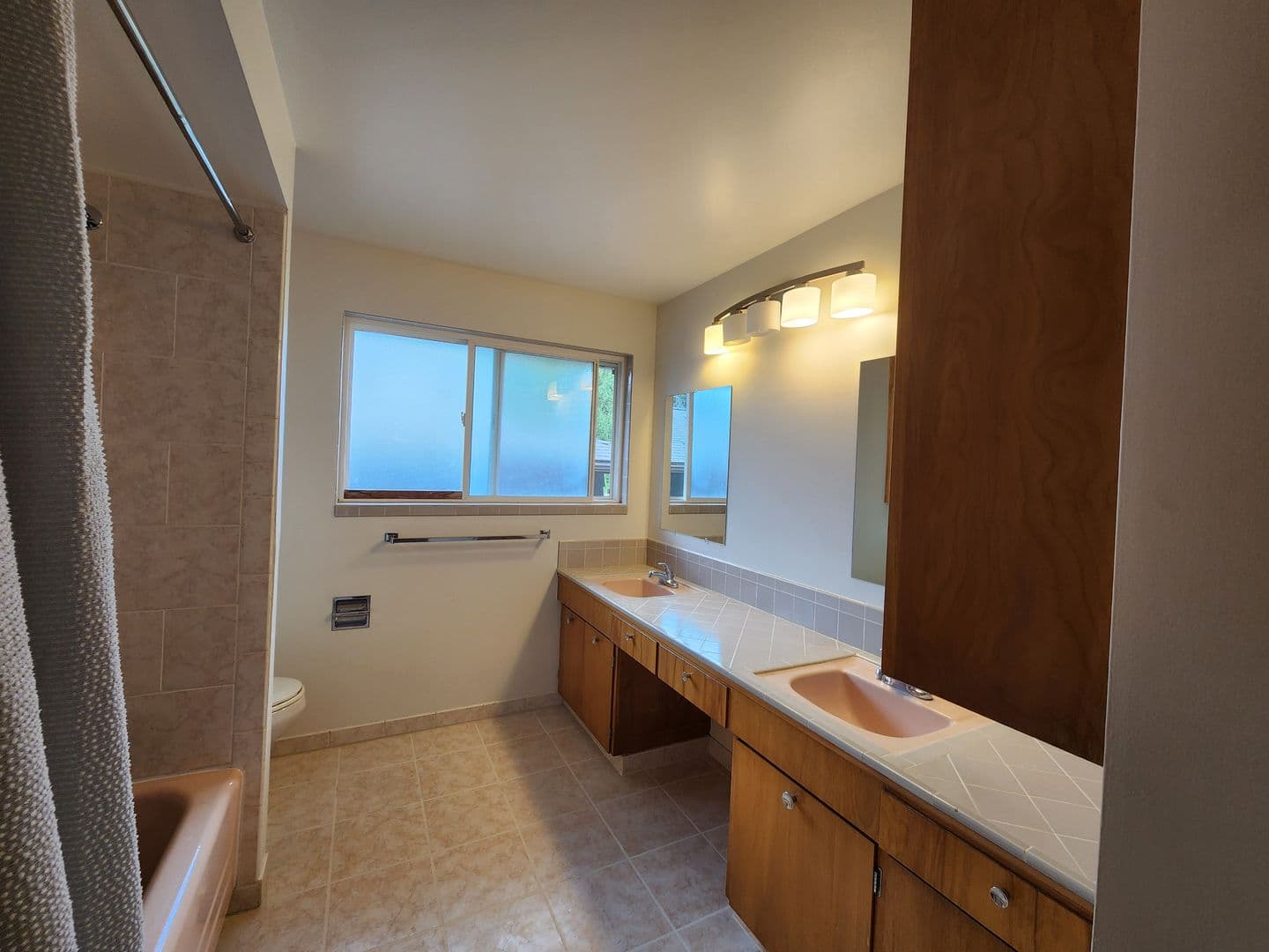 Lake Forest Park House: 16320 34th Ave NE