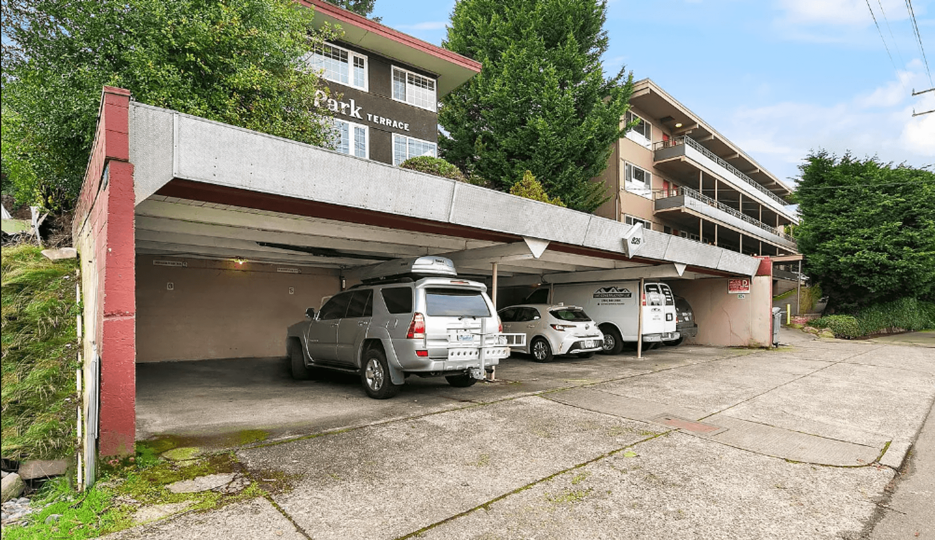 Seattle Apartment: 825 W Nickerson St