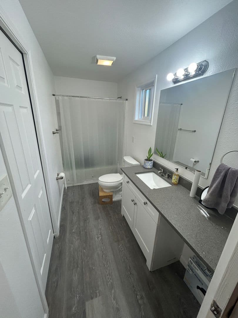 Burien Apartment: 850 SW 136th St