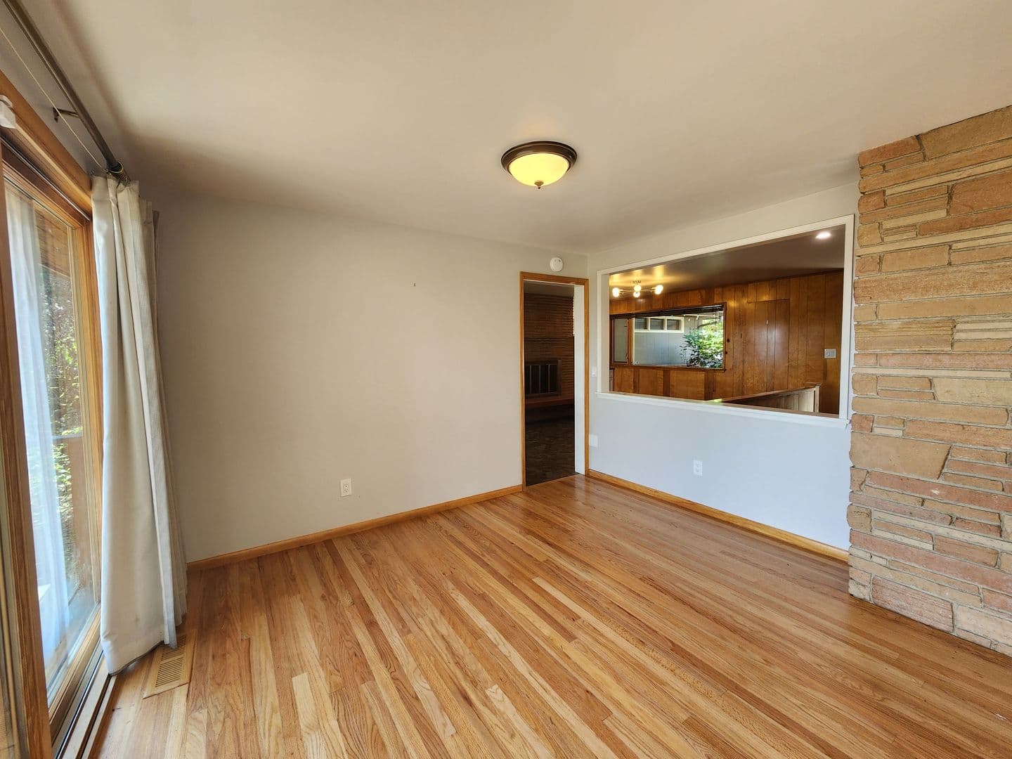 Lake Forest Park House: 16320 34th Ave NE