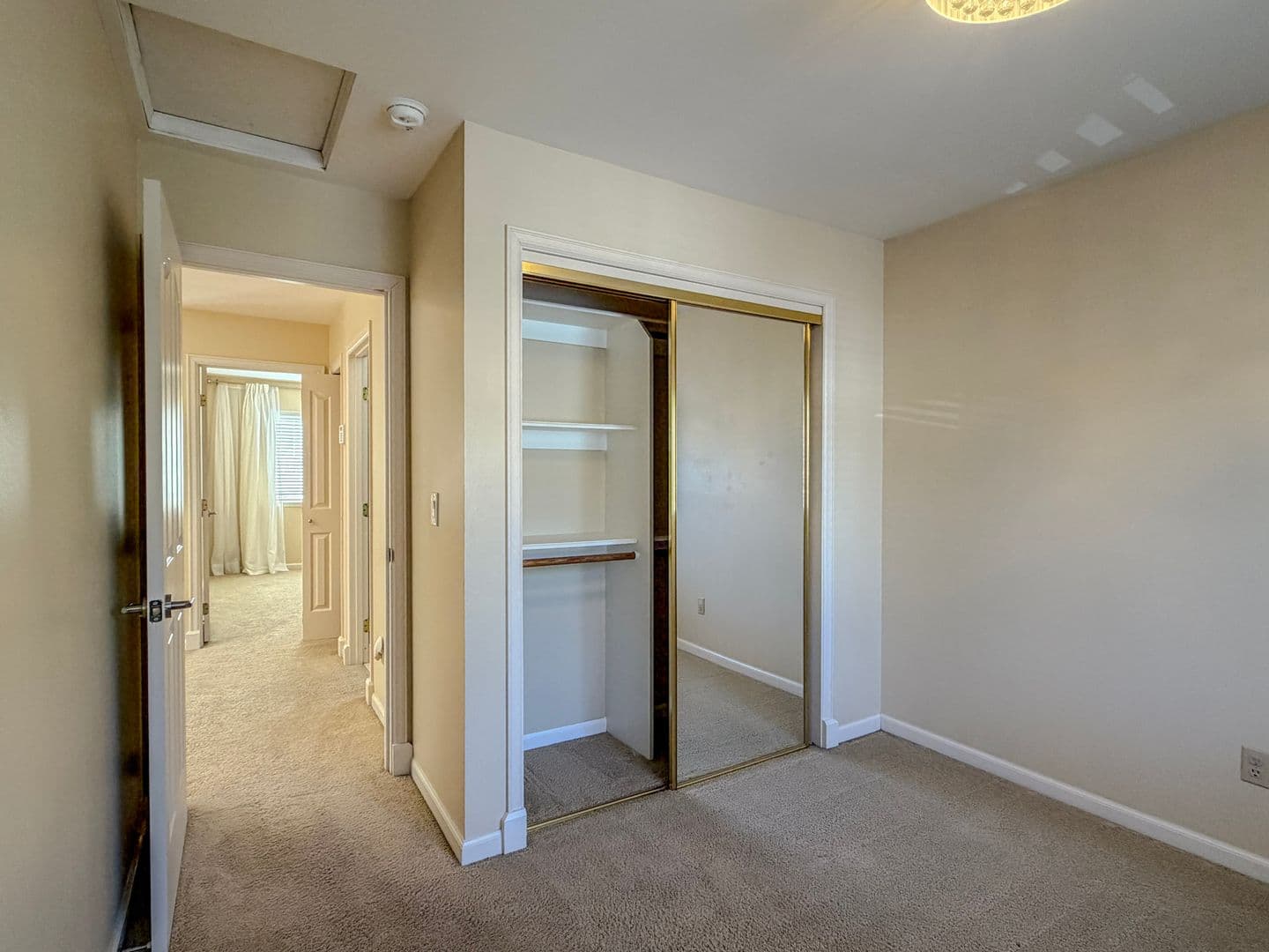 Kenmore House: 9017 NE 145th Pl