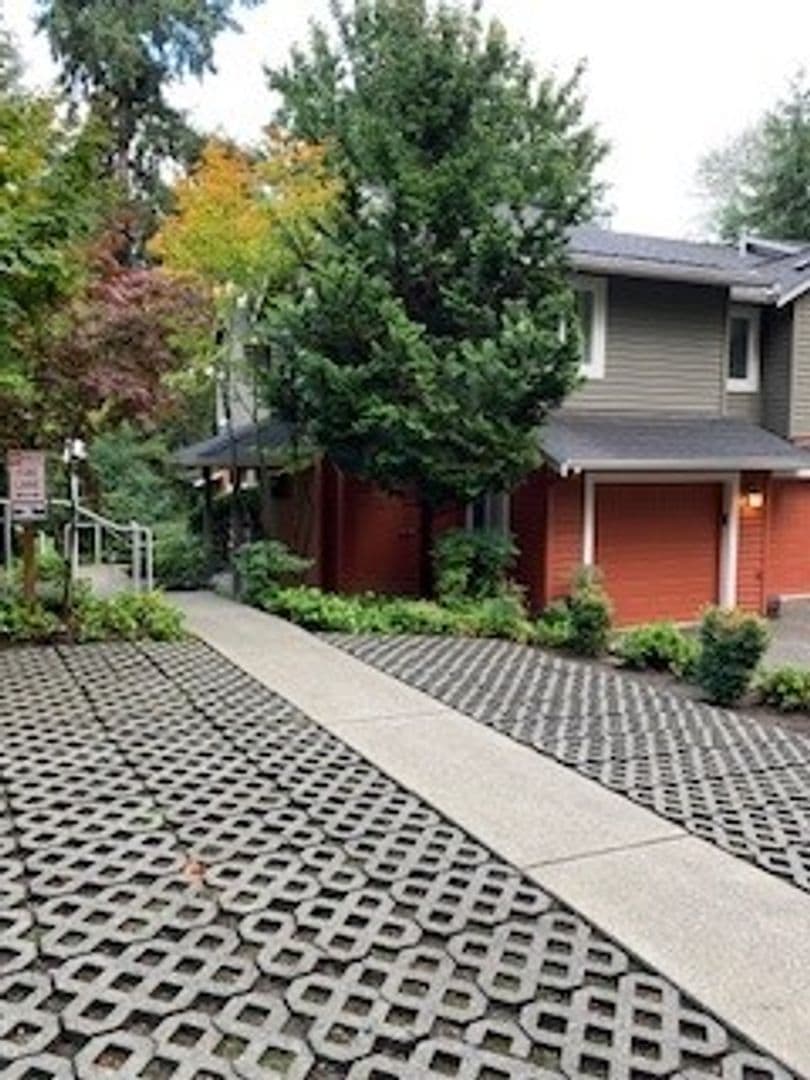 Bellevue Condo: 12935 SE 26th Pl, Unit D-3