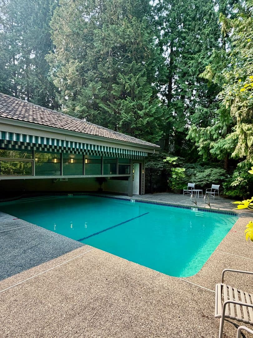 Bellevue Condo: 1276 Bellevue Way NE #4