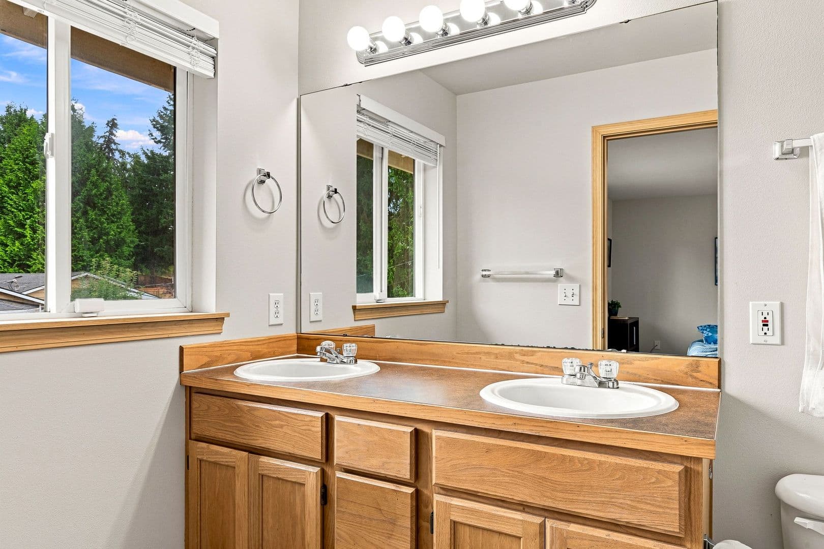 Lynnwood House: 714 144th St SW