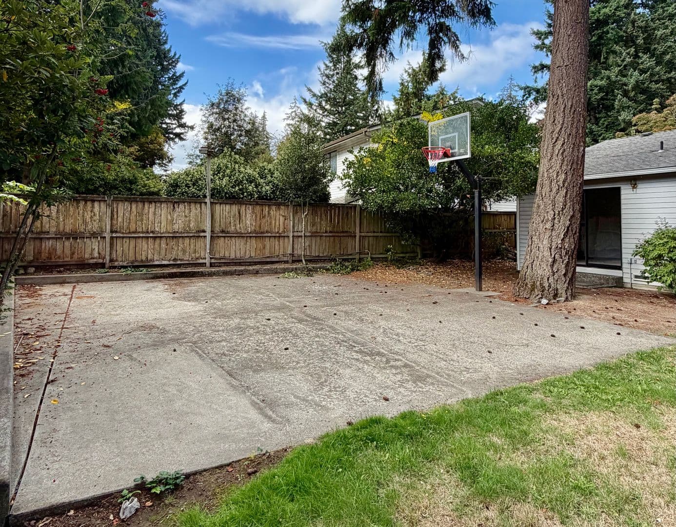 Kirkland House: 9235 NE 142nd St