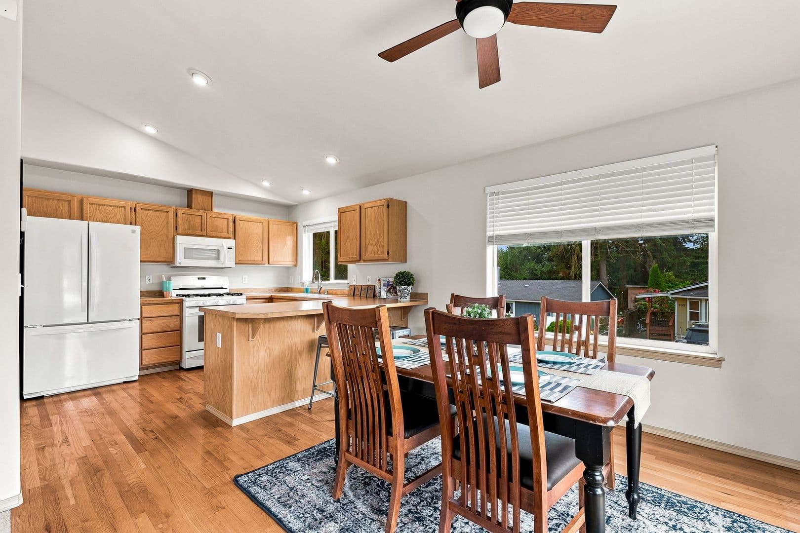 Lynnwood House: 714 144th St SW