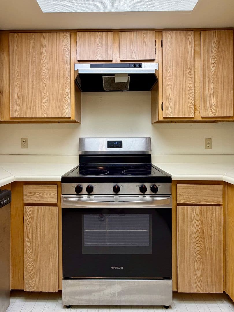 Bellevue Condo: 1276 Bellevue Way NE #4