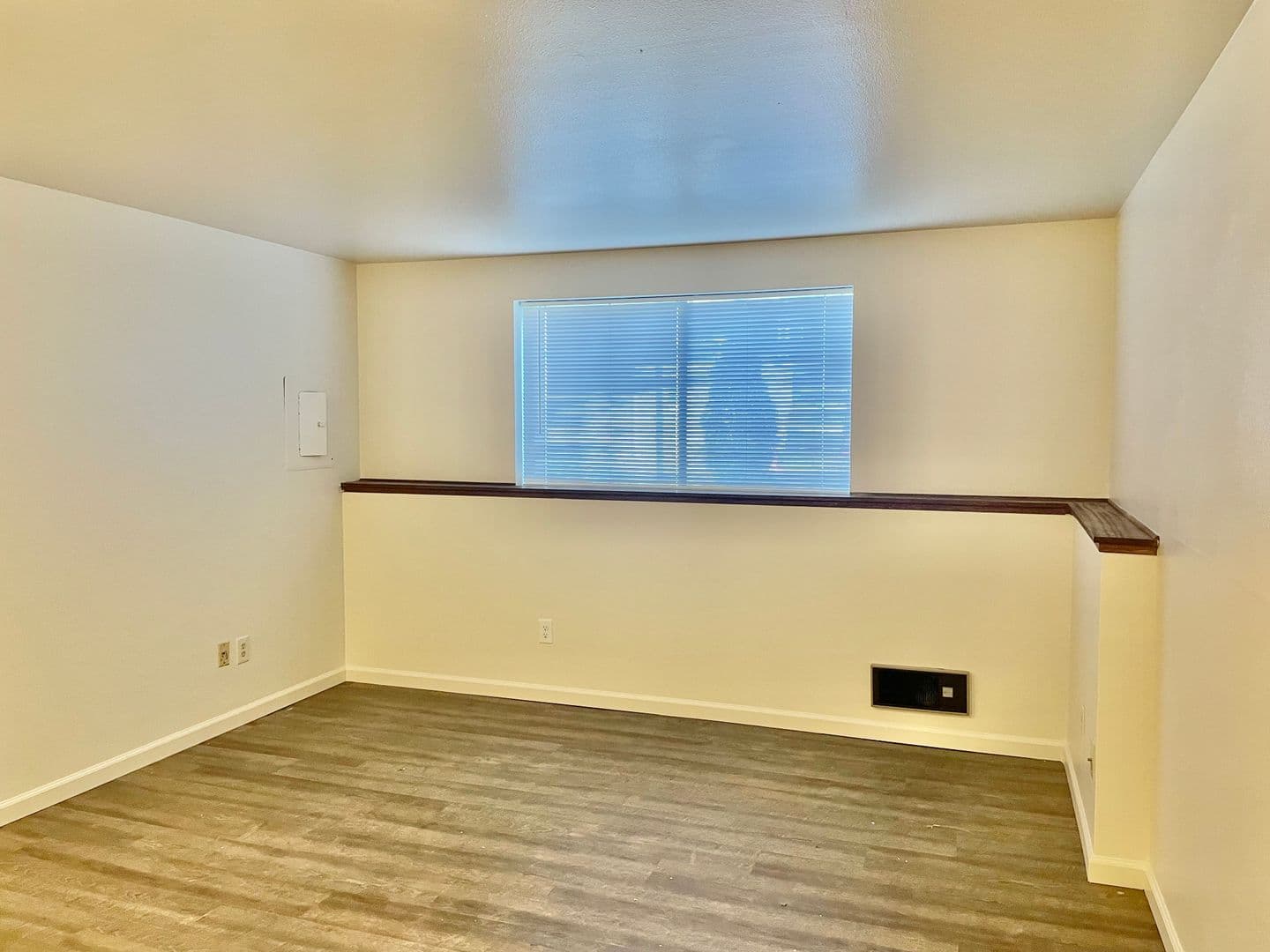 Edmonds Apartment: 23523 Edmonds Way