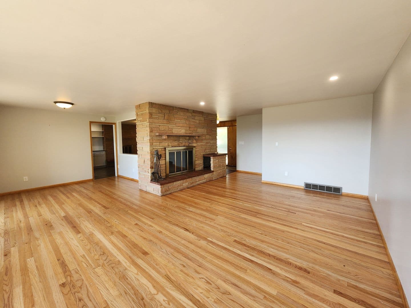 Lake Forest Park House: 16320 34th Ave NE