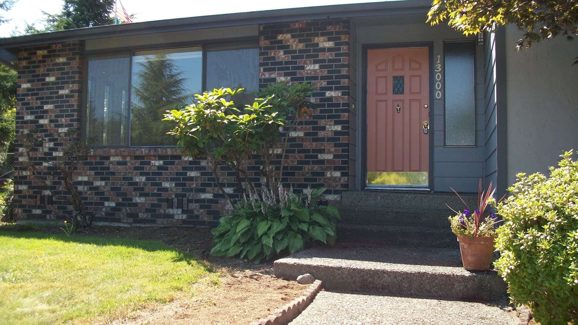 Everett House: 13000 53rd Dr SE