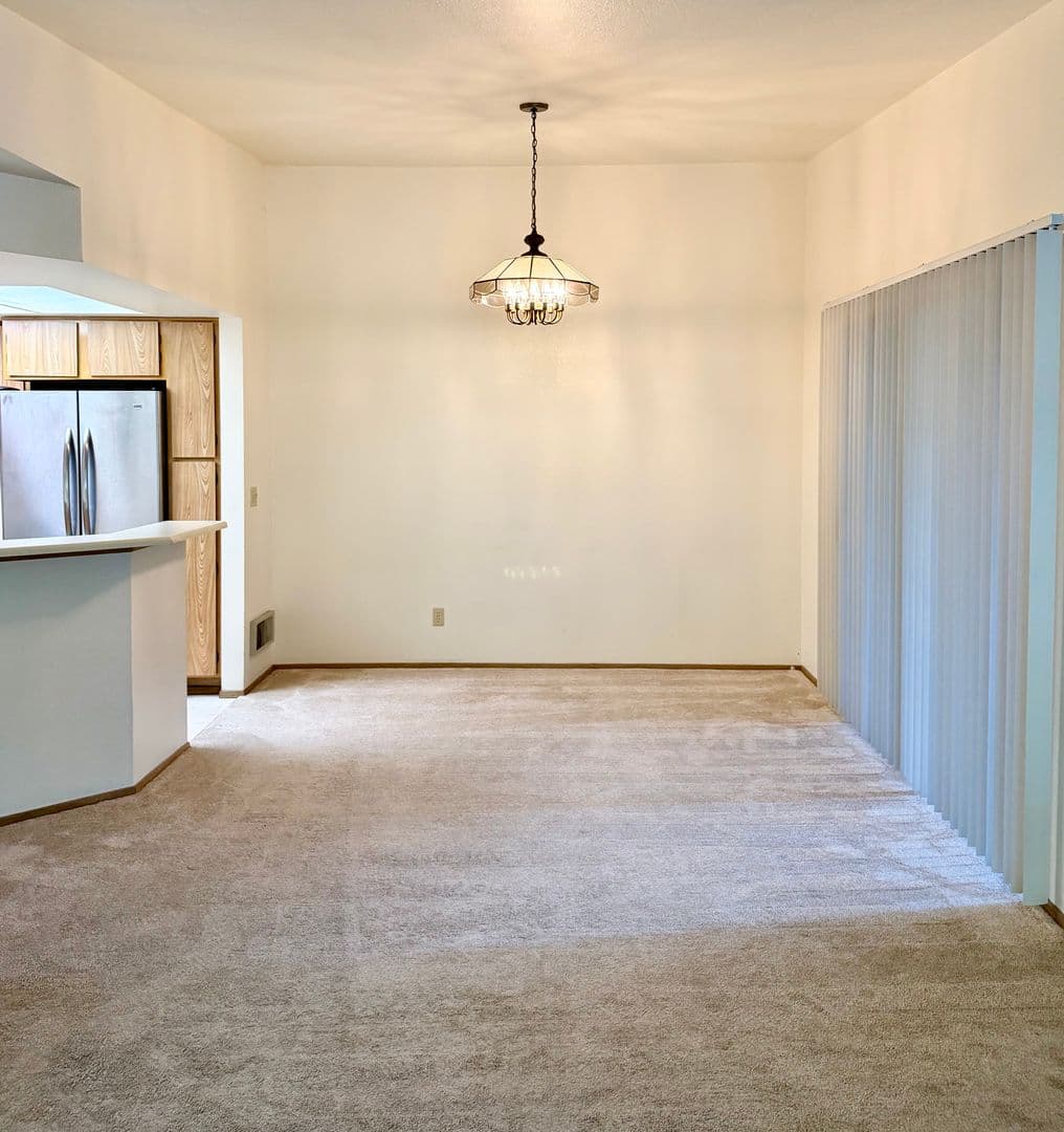 Bellevue Condo: 1276 Bellevue Way NE #4