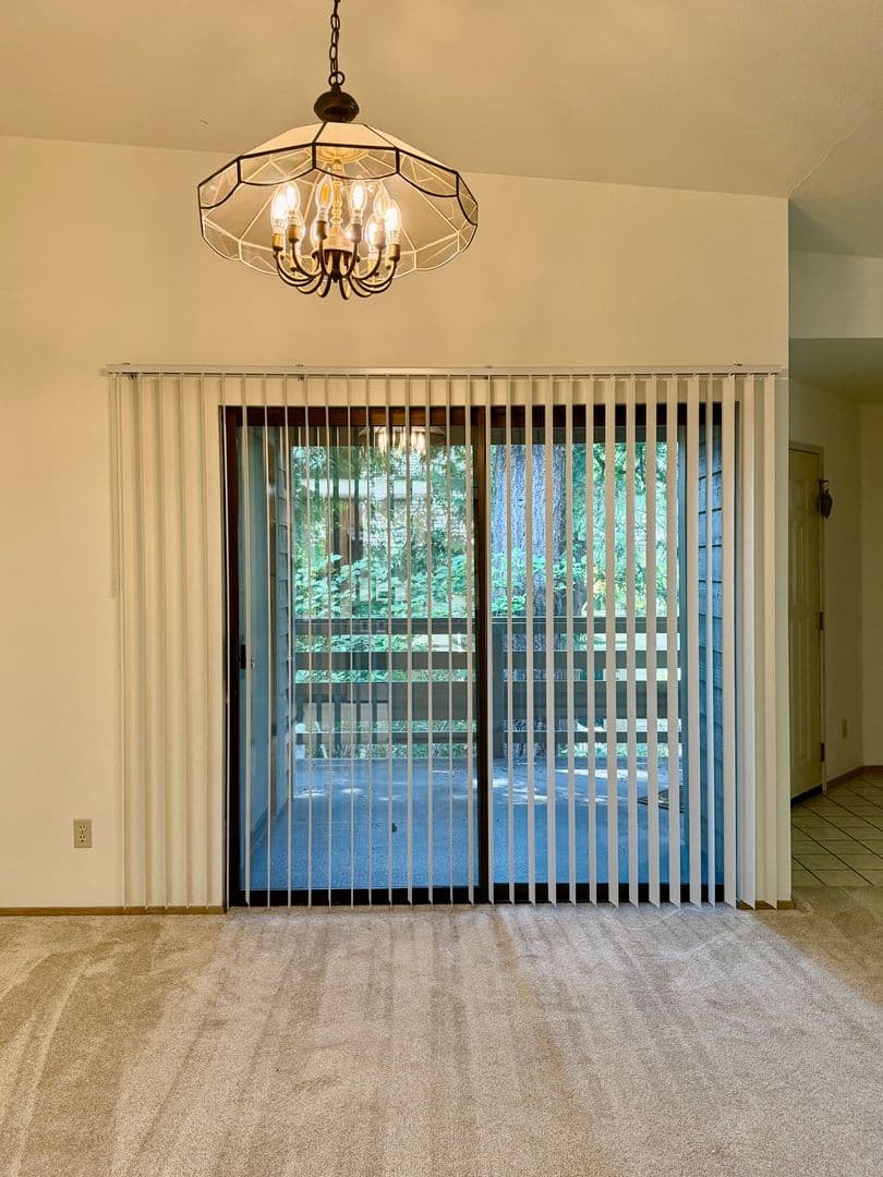 Bellevue Condo: 1276 Bellevue Way NE #4