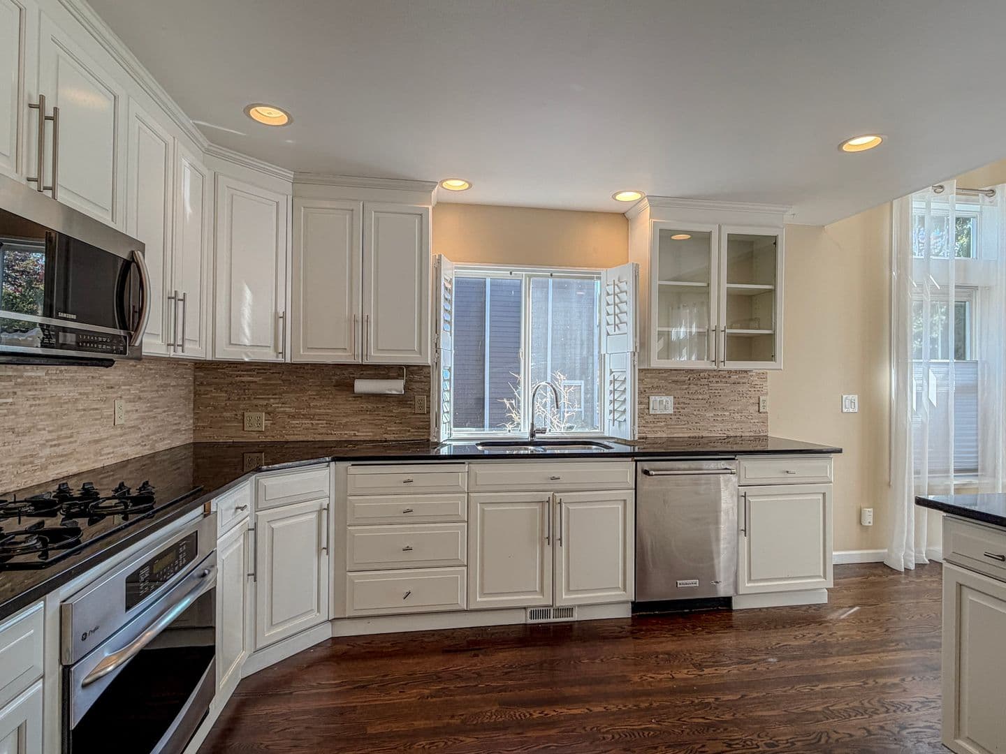 Kenmore House: 9017 NE 145th Pl