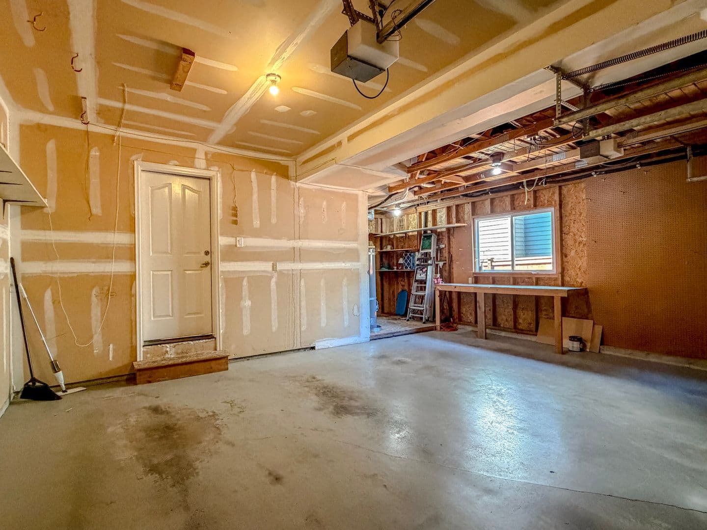 Kenmore House: 9017 NE 145th Pl