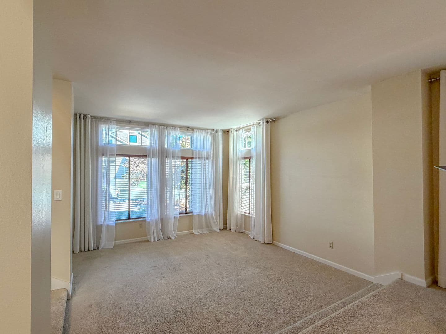 Kenmore House: 9017 NE 145th Pl