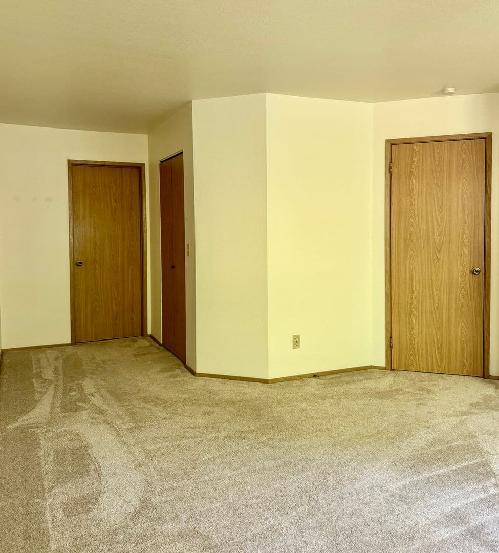 Bellevue Condo: 1276 Bellevue Way NE #4