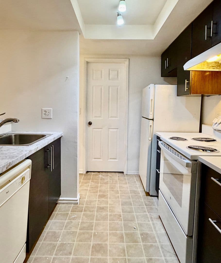 Bellevue Condo: 14580 NE 31st St., Unit G-205
