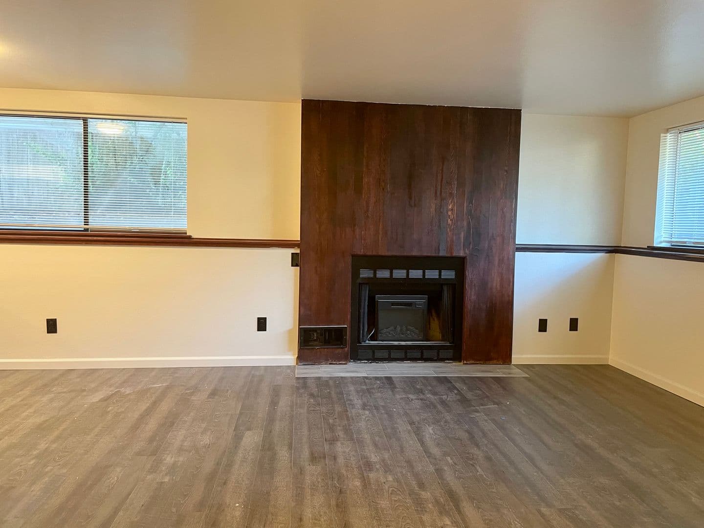 Edmonds Apartment: 23523 Edmonds Way
