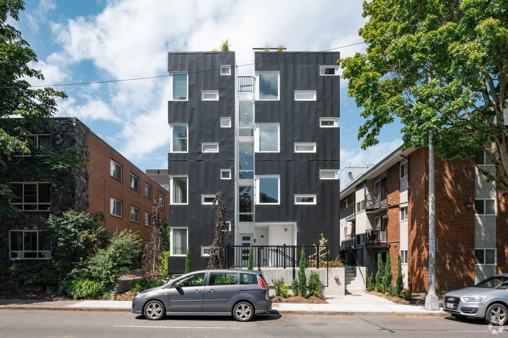 Seattle Apartment: 5253 15th Ave NE