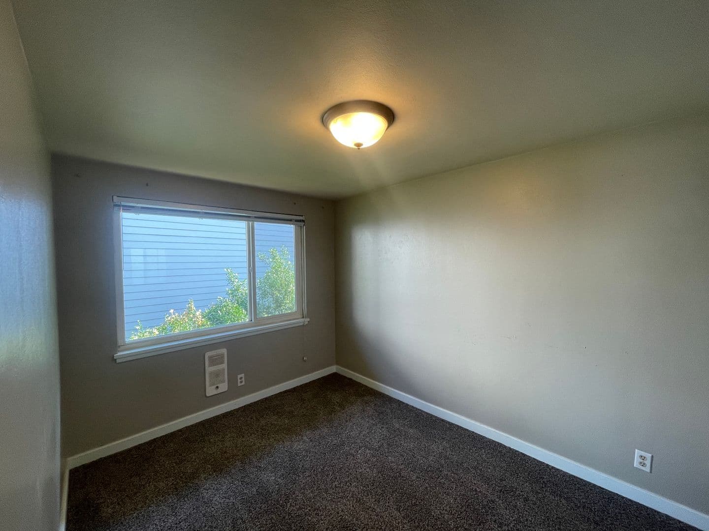 Seattle Apartment: 825 W Nickerson St