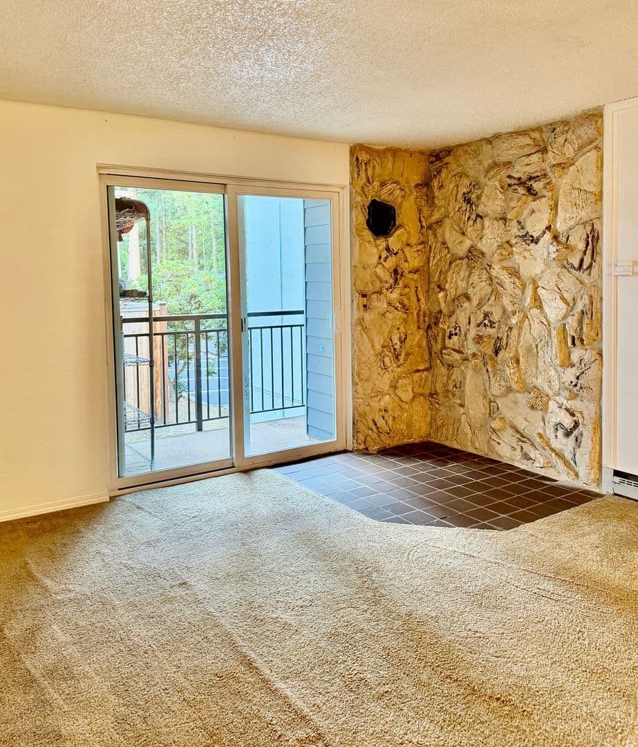 Bellevue Condo: 14580 NE 31st St., Unit G-205