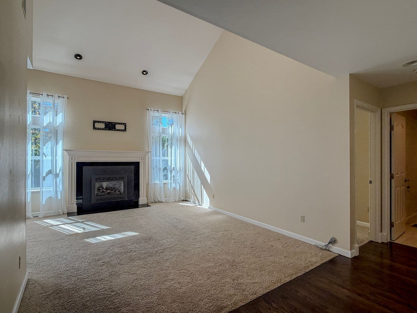 Kenmore House: 9017 NE 145th Pl