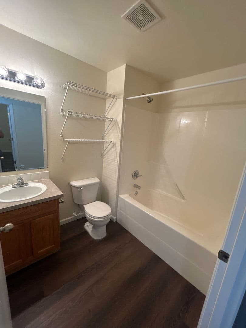 Auburn House: 29656 124th Pl SE