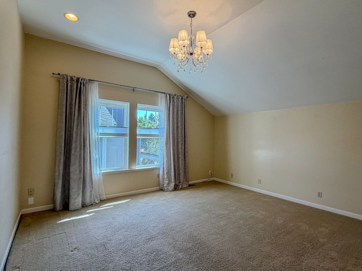 Kenmore House: 9017 NE 145th Pl