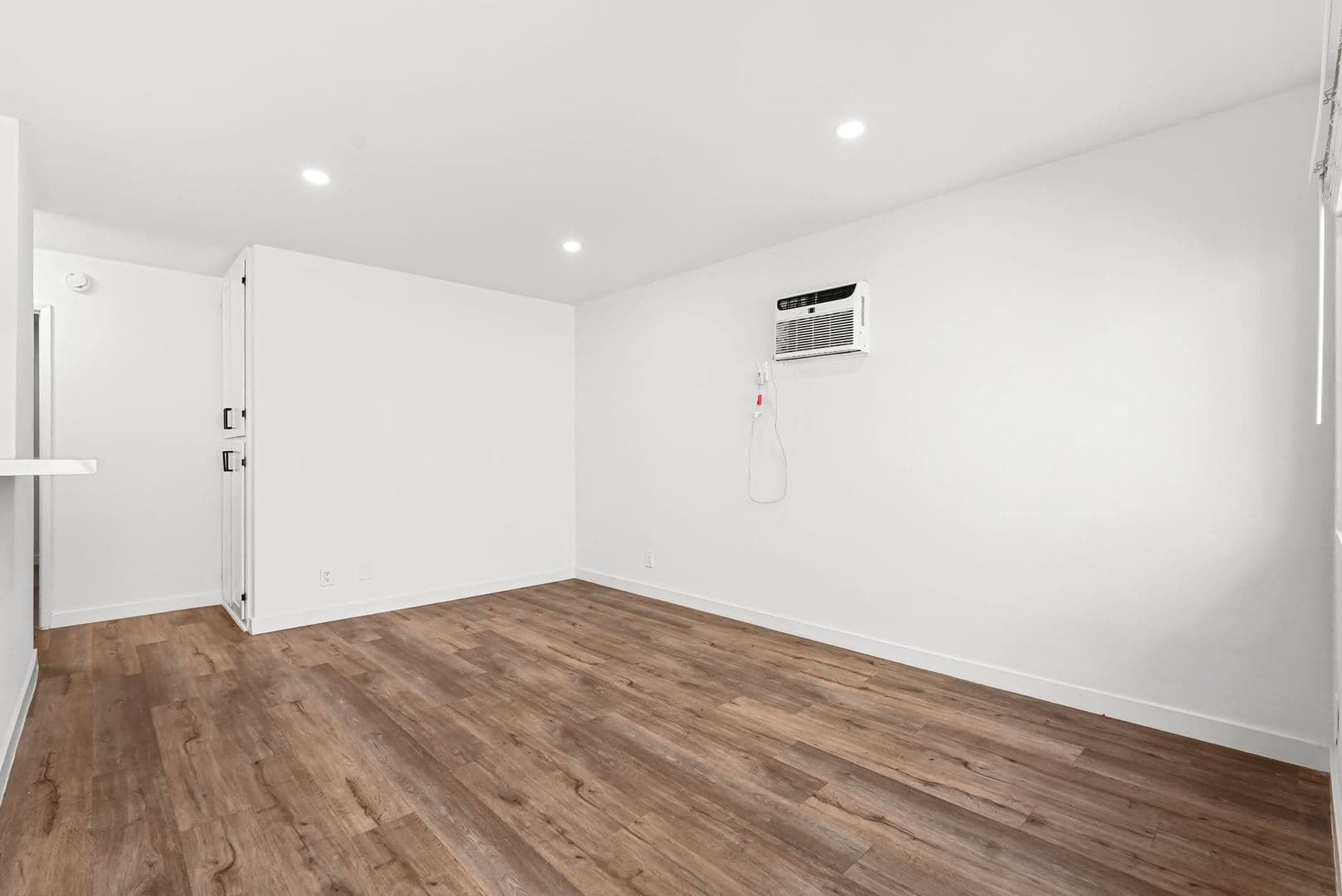 North Hollywood Apartment: 5549 Fulcher Ave