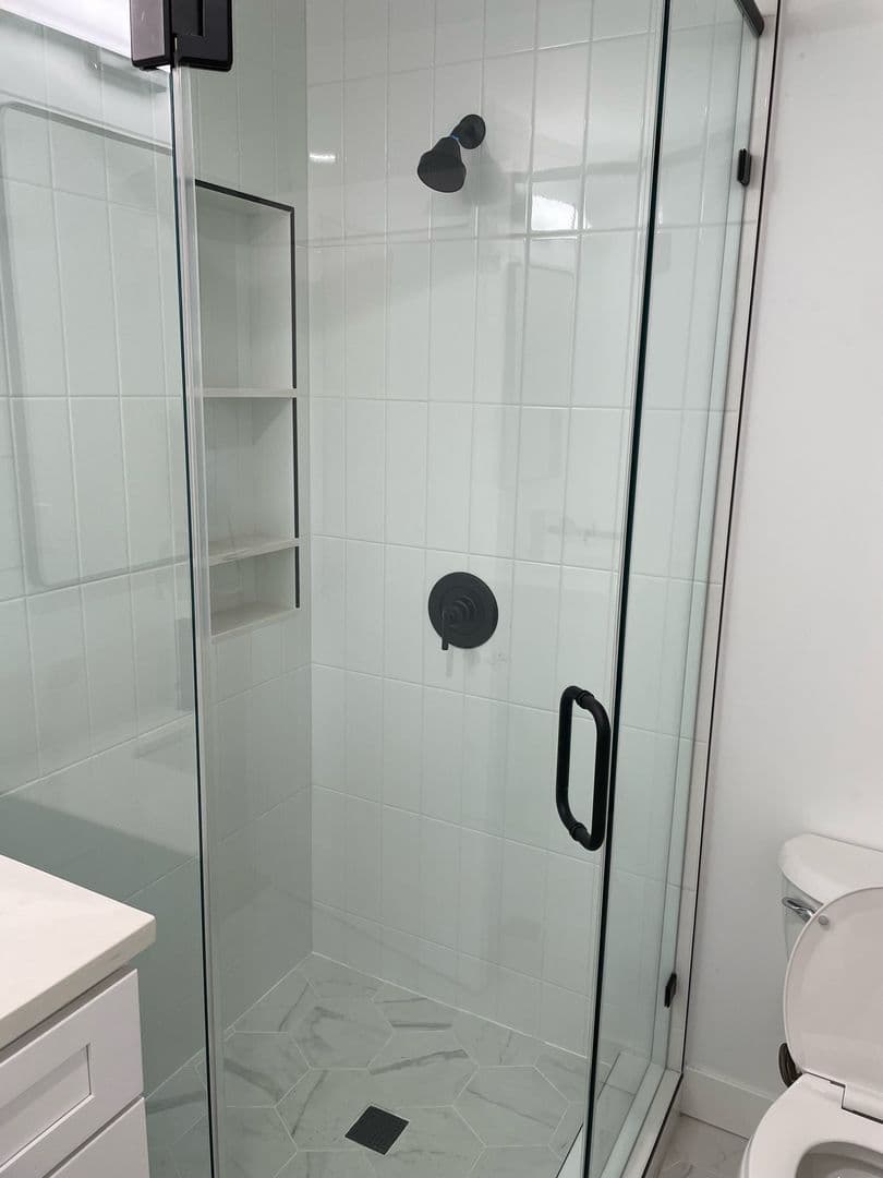 North Hollywood Apartment: 10909 Morrison St