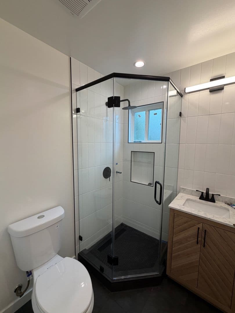 North Hollywood Apartment: 5549 Fulcher Ave