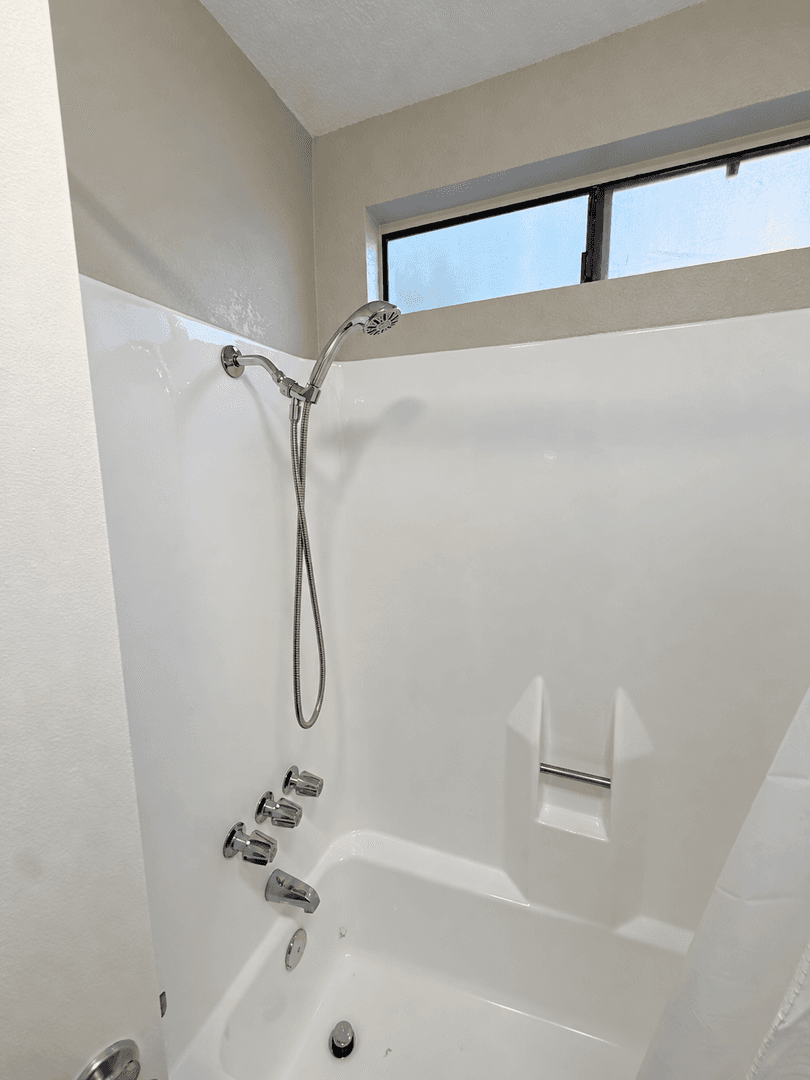 West Hills Apartment: 23901 Los Rosas