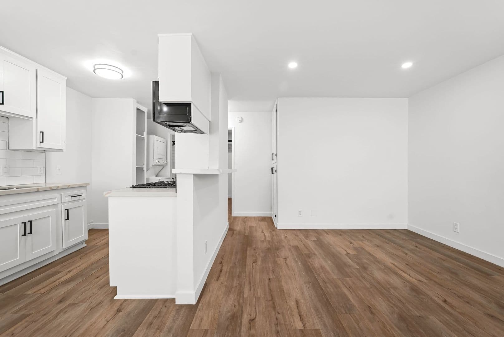 North Hollywood Apartment: 5549 Fulcher Ave
